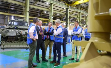 Commander Field Army, Lieutenant General Sir Ralph Wooddisse, and Director General Land, Chris Bushell visit Armstrong Works.